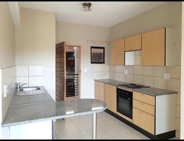 2 BEDROOM TOWNHOUSE FOR SALE IN BRAAMFONTEIN